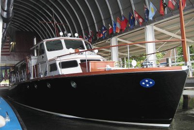 COMPACFLT admirals barge
