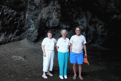 Ann Joanne & Len in Makaha sea cave