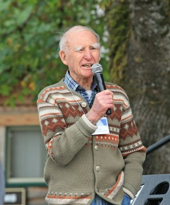 95 Year Old Wolf Bauer  Talks Of Teaching Young Whittakers The Basics