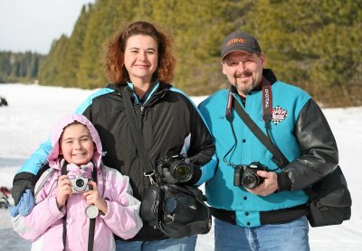 Pat And His Family Shoot Race With Their Canon's