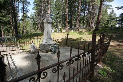 Hundreds Of Historic 100 Year Plus Old Graves