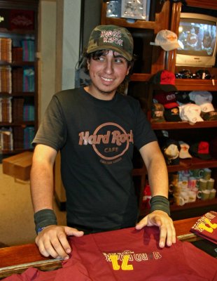  Hard Rock Cafe  Ladies Man Makes Another Clothing Sale..