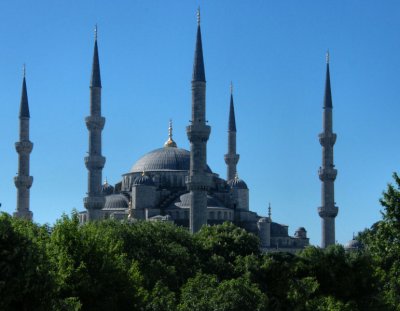 Blue Mosque showing 5 of the 6 minarets