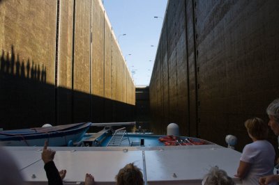 This lock will raise the ship 25 meters