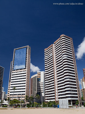 Hotel Holiday Inn e Prédios