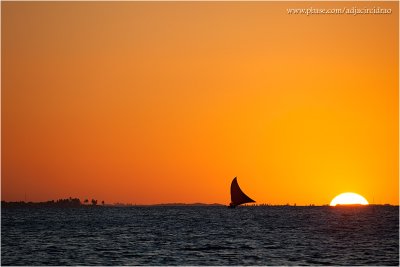 Crepsculo ao entardecer, Barco e Jangada