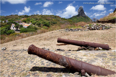 Canhes Forte dos Remdios com Igreja e Morro do Pico