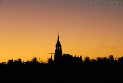 Entardecer e Igreja ao fundo