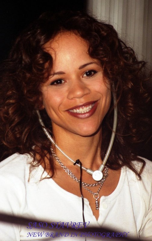 ROSIE-PERES-002.jpg
