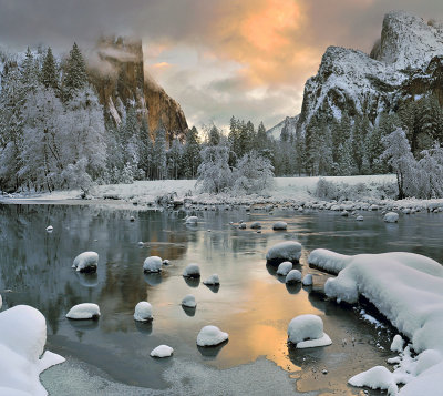 CA - Yosemite NP - Gates of the Valley Sunrise