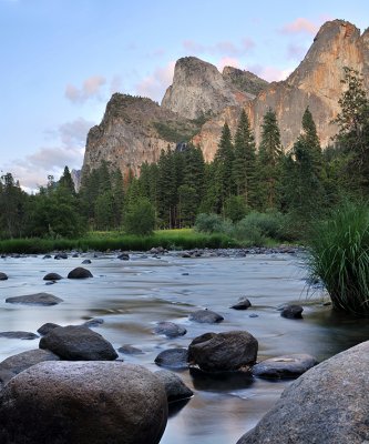 Yosemite NP - Cathedral Rocks and Merced River 3