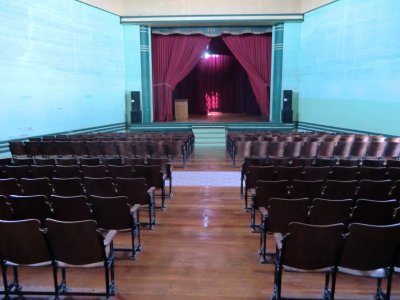 Seats 1