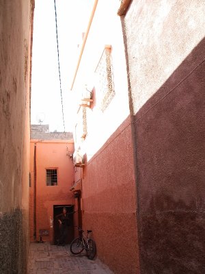 At the end of a 'tunnel' of narrow back allies we reach our Riad in Marrakech -- what a hidden gem. 8-)