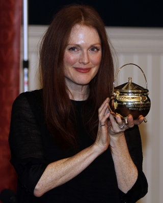 Julianne Moore Harvard Hasty Puddding Woman of the Year 2011