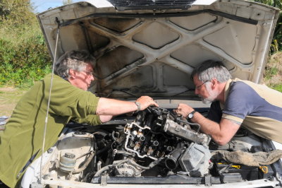 Ian and John Welsford wrestling with broken cylinder head