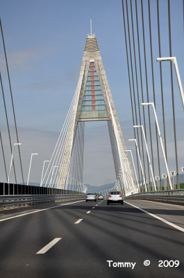 New Bridge of Budapest.jpg