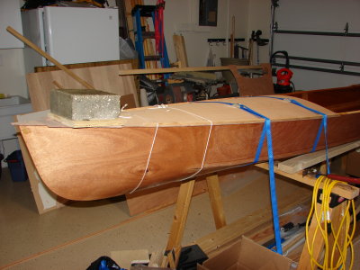 Strapping the deck to the curve and glueing it with thickened epoxy