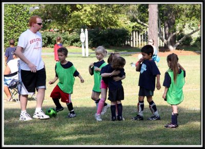 Noelle congratulates one of her teammates for almost making a goal. I LOVE llittle kids... they are so loving and encouraging!