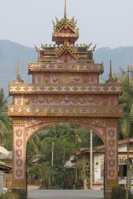 Wat Sisavang Vong, entrance (looking towards street)