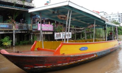 Longtail boat, a cross-river ferry