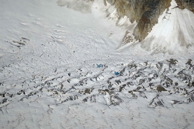 Ruth Glacier, from plane-070309-Denali National Park, AK-#0437.jpg
