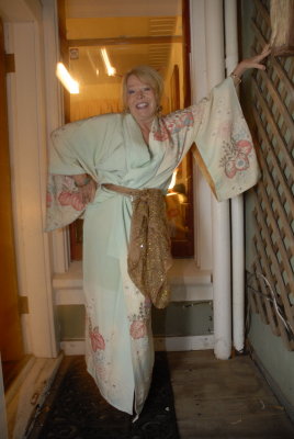 SheilaAshKimono 090124 20.JPG