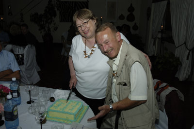 Lynda, Jim & the anniversary cake at the Pinto's Welcome Reception