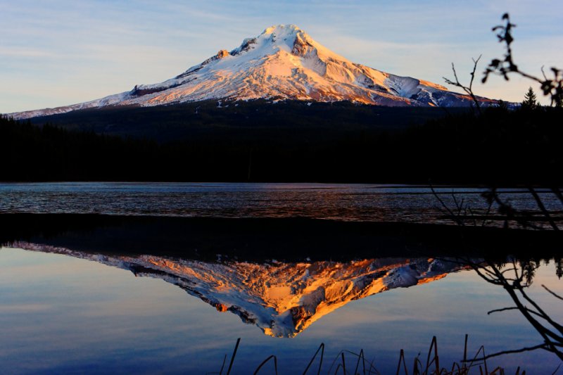 Mt Hood at Trillium Lake early Nov 25 08