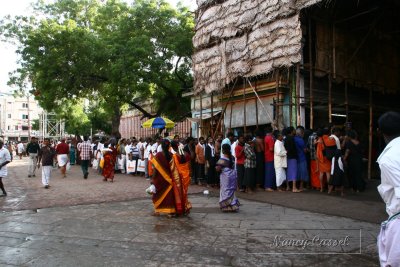 08-Outside Meenakshi Temple