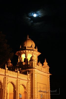 03-Mysore Palace and full moon