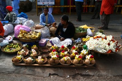 08-Vendors selling gifts for gods