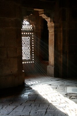 08-Afternoon sun in tomb vault