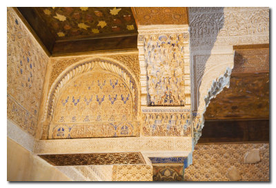 Yeseria policromada y techos de madera en La Sala del Mexuar - Polychromed plasterwork and wood ceelings in the Mexurar Hall