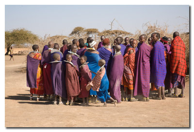 Reunion del pueblo Masai  -  Gathering of the Maasai people