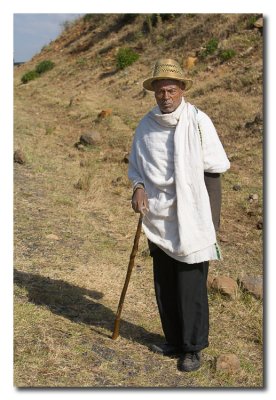 Anciano en la carretera  -  Elder on the road