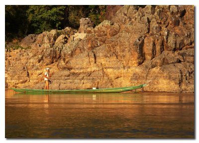 AJ6S7796 Pescador en el rio Mekong.jpg