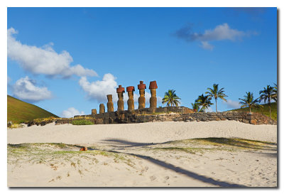 Ahu Naunau en la playa de Anakena