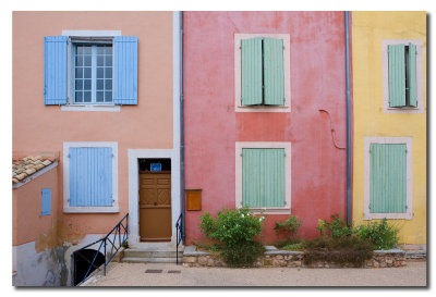 Fachadas en la plaza principal  -  House fronts in the main square