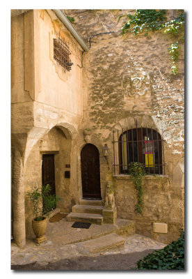 YJ6S2614 Fachada en Bonnieux.jpg