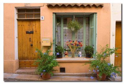 YJ6S2871 Fachada en Cotignac.jpg