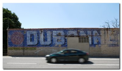 YJ6S2772 Publicidad vieja en la carretera.jpg