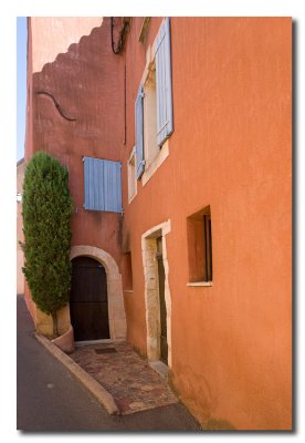 Calle en Rousillon -  Street in Rousillon