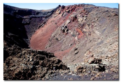 Cono del volcan de Timanfaya  -  Cone of the Timanfaya volcano