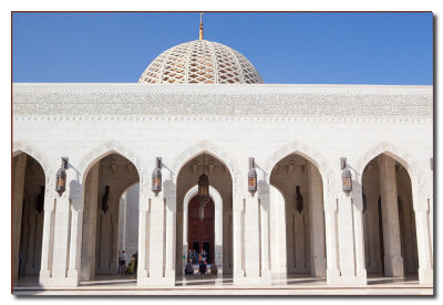 Fachada de  la Gran Mezquita del Sultan Qaboos en Muscat - Front of Sultan Qaboos Grand Mosque