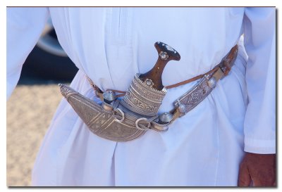 Omani con su daga en el Puerto de Masirah - Omani with his dagger in the port of Masirah