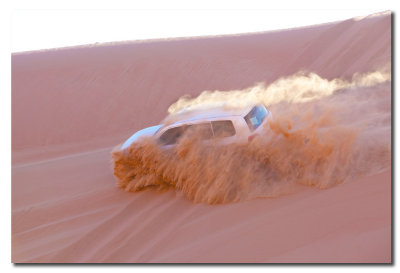 Land Cruiser bajando por las dunas - Safari Desert on a Land Cruiser