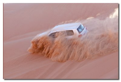 Land Cruiser bajando por las dunas - Safari Desert on a Land Cruiser