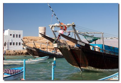 Dhows de pesca en el puerto  -  Fishing boats in the port