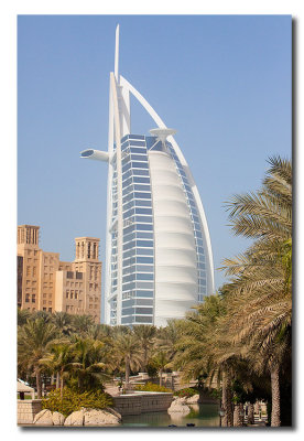 Vista lateral del Hotel Burj Al Arab en Dubai - Lateral view of the Burj Al Arab Hotel