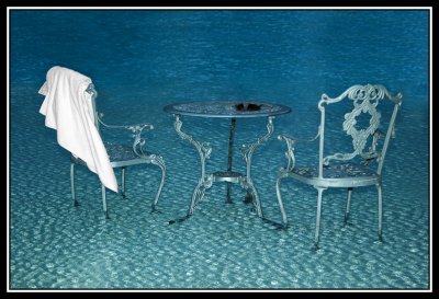Sillas en piscina   -   Chairs on pool